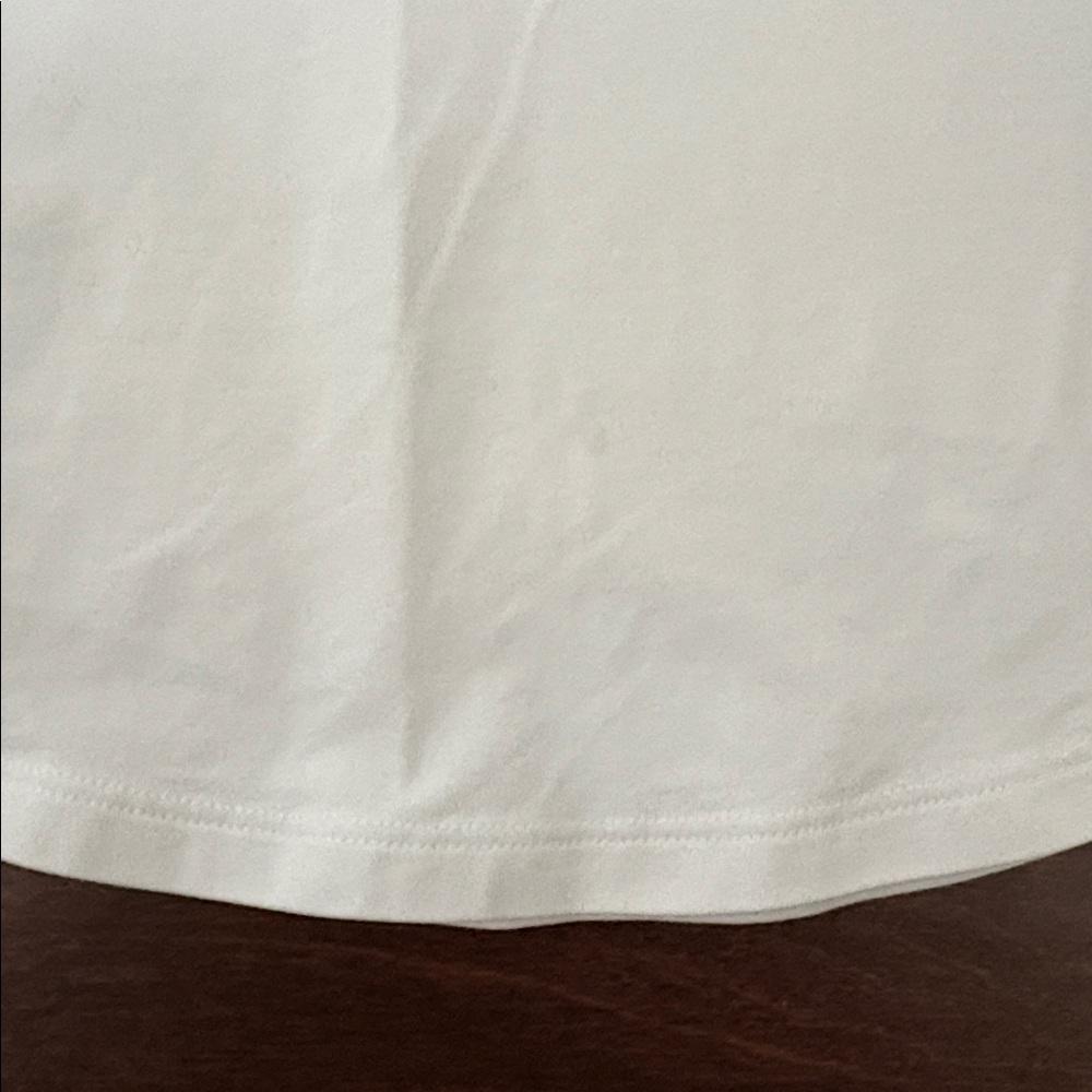 Lululemon White V-Neck Tee size 4 - Picture 3 of 3